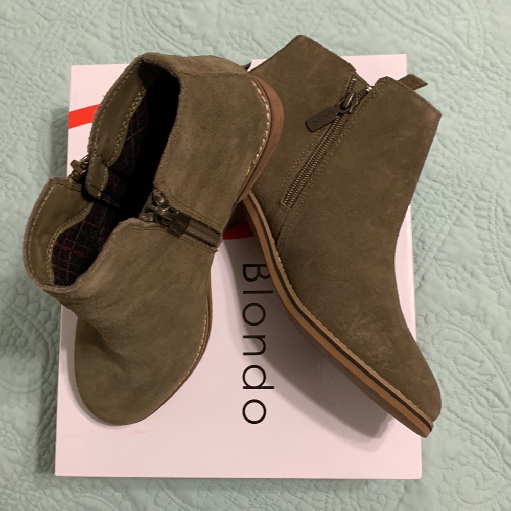 Blondo waterproof ankle boots. Olive suede 8 wide. New in box.
